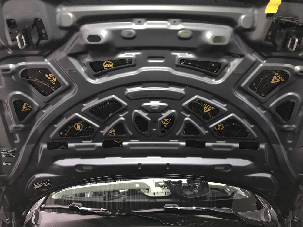 шумоизоляция капота Volvo XC-40