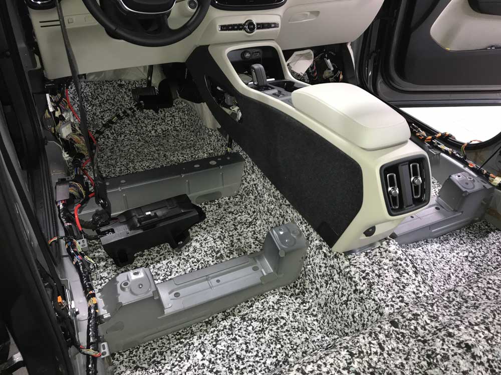 днище Volvo XC-40