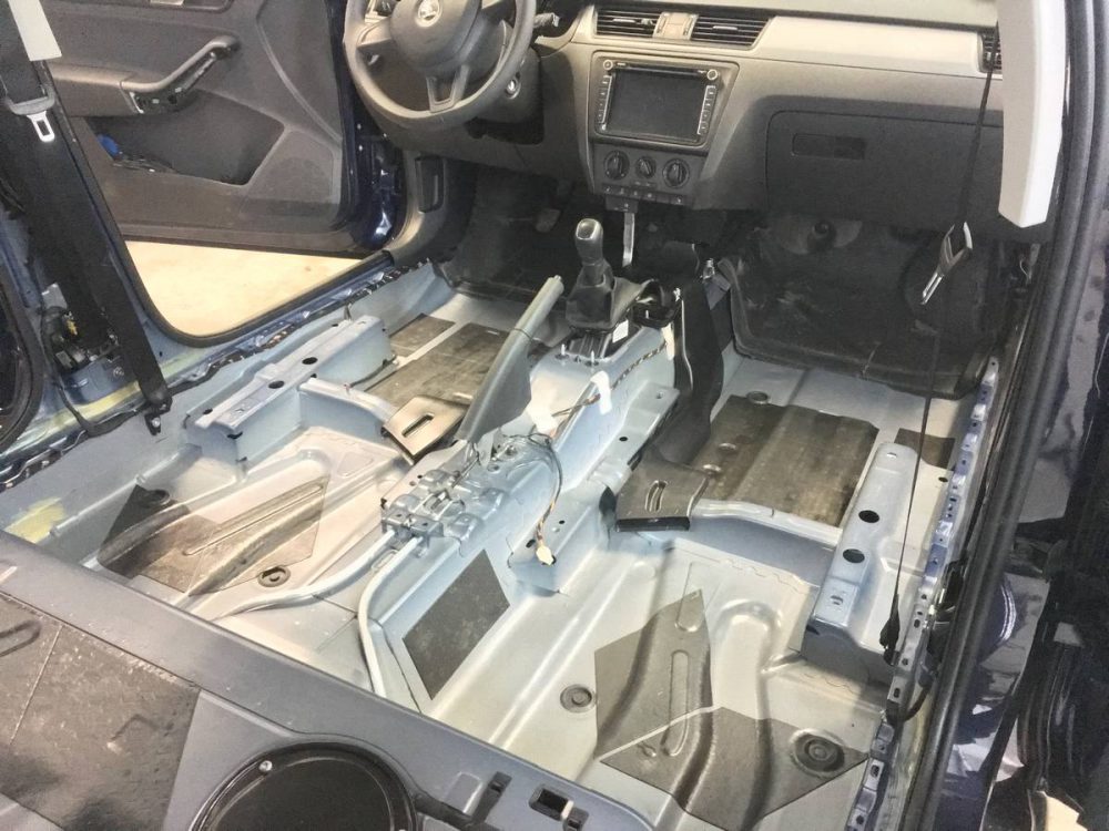 пол Skoda Rapid