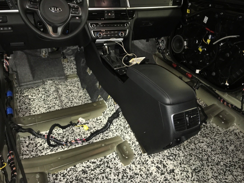 Шумоизоляция днищп Киа Оптима