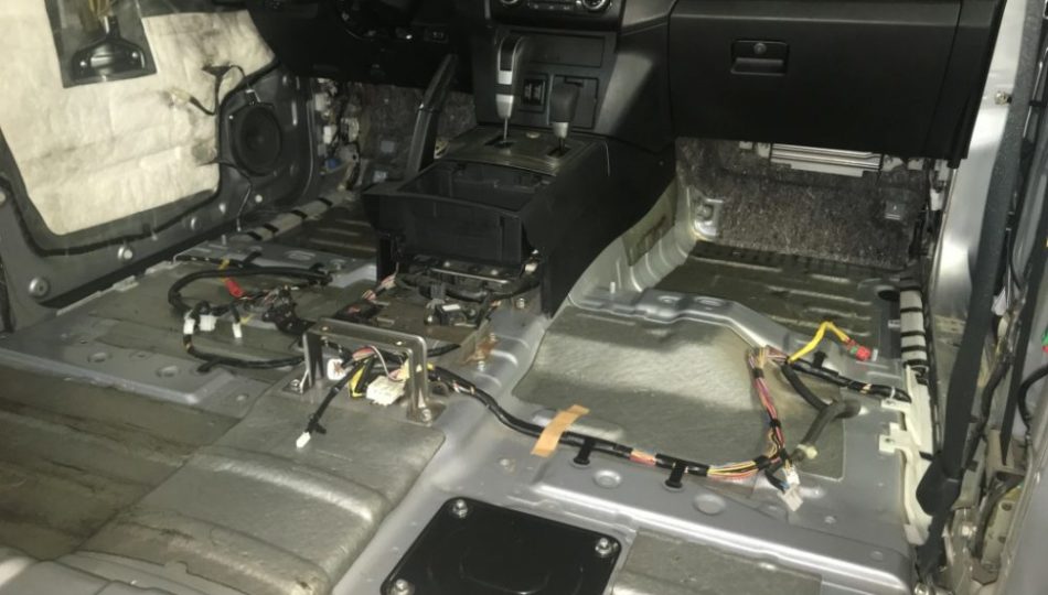 Шумоизоляция днища Mitsubishi Pajero