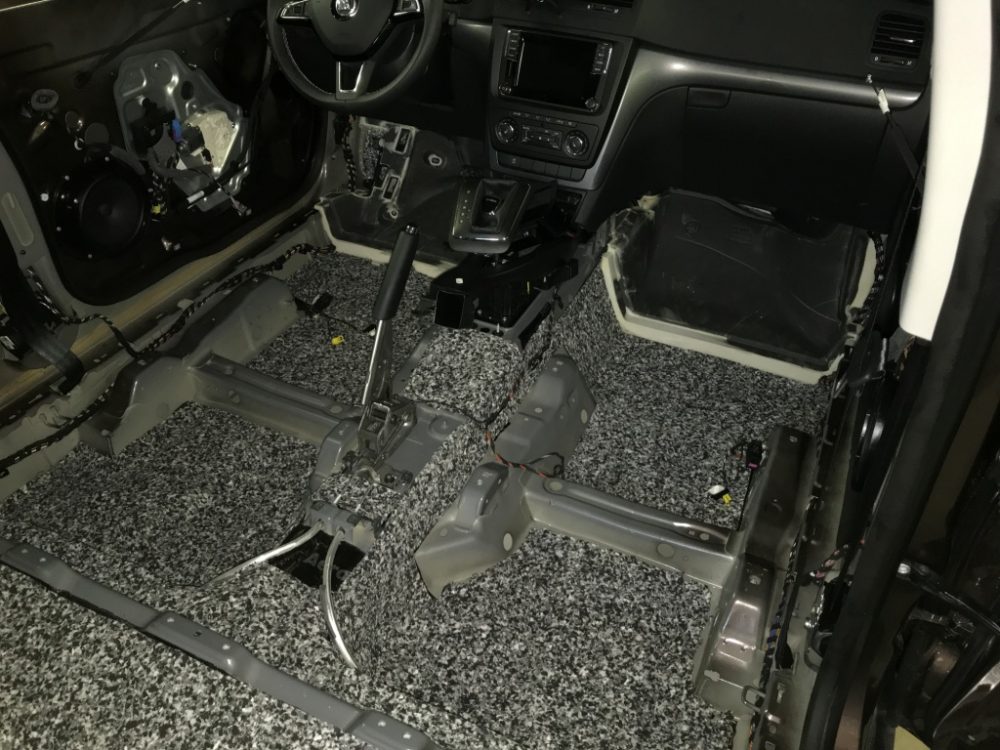 шумоизоляция днища Skoda Yeti