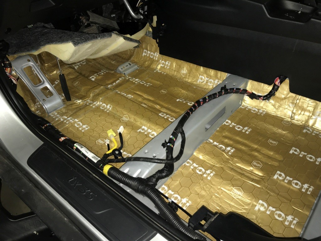 Шумоизоляция пола Hyundai IX35