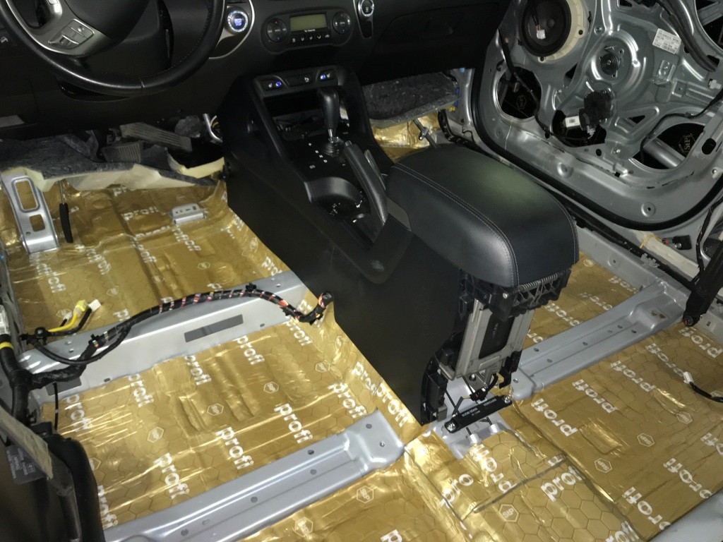 Шумоизоляция пола Hyundai IX35