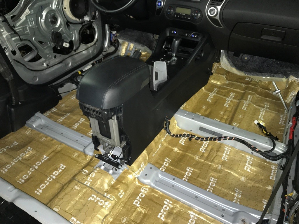 Шумоизоляция пола Hyundai IX35