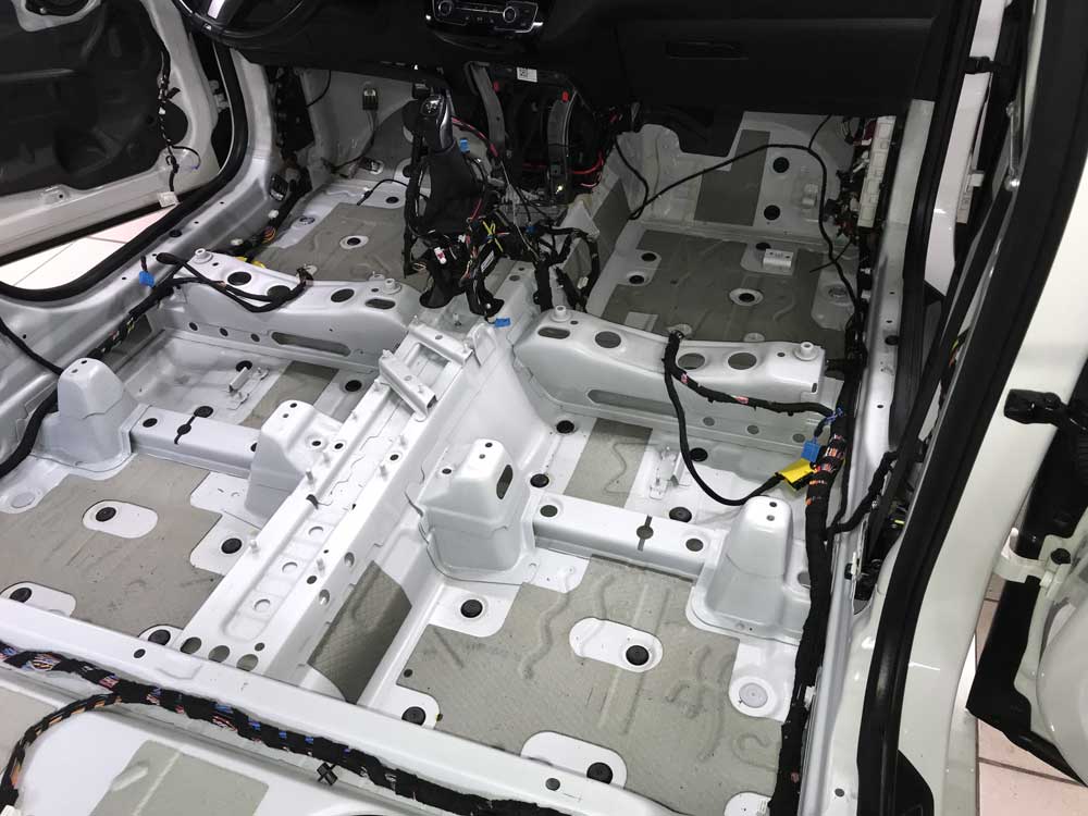 пол BMW X1
