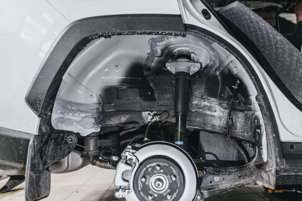 Шумоизоляция колесных арок Toyota RAV4