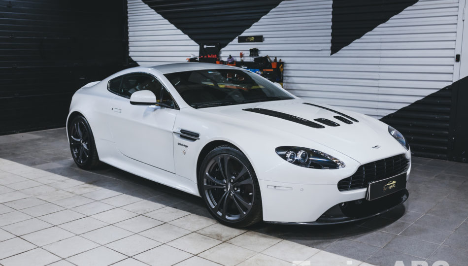 aston-martin-vantage-glavnaa