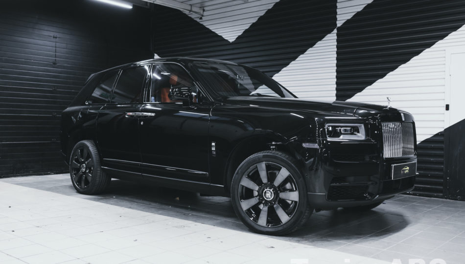 rolls-royce-cullinan-glavnaa