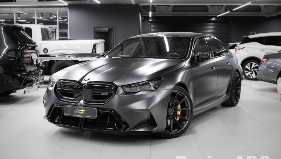 bmw-m5-g90-glavnaa